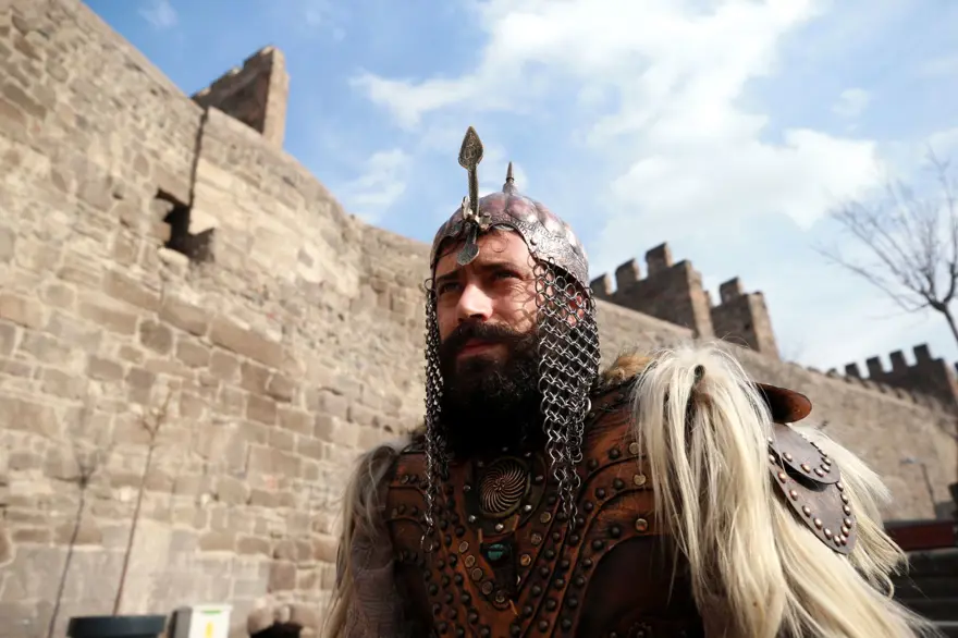 "BU KOSTÜMÜ GİYİP GEZMEK GURUR VERİCİ" 4