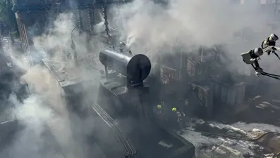 Londra'da korkutan yangın: 80 kişi tahliye edildi