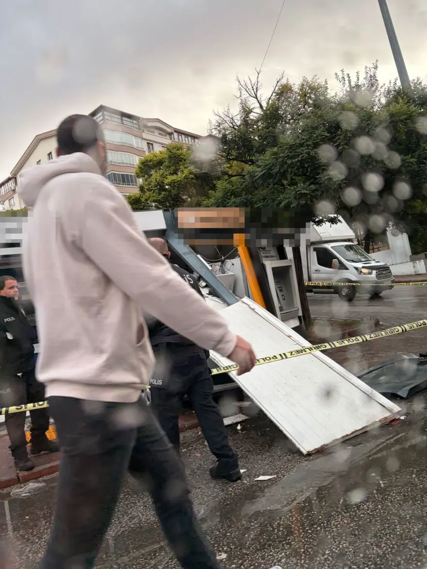 Ankara'da facia ucuz atlatıldı: Kontrolden çıktı, ATM'lere girdi 2
