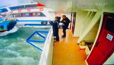 Haliç’te panik anları: İki tekne çarpıştı