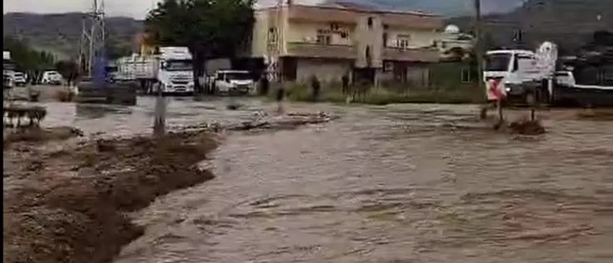 Şırnak’ta şiddetli yağış: Caddeler suyla doldu, ulaşımaksadı 3