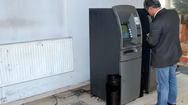 İçinde 151 bin lira bulunan ATM'yi çaldılar