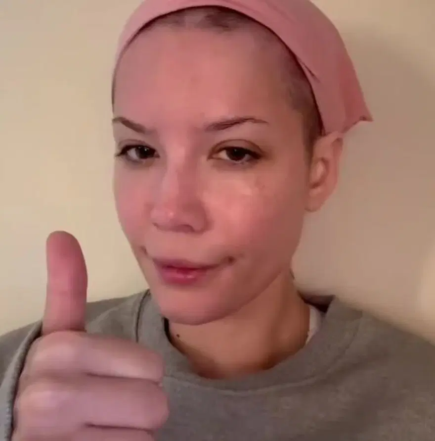 Halsey hastalığını paylaştı: Yaşlı bir kadın gibi hissediyorum 2