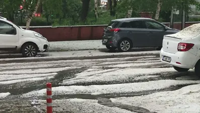 Ardahan'da dolu etkili oldu: Şehir beyaza büründü