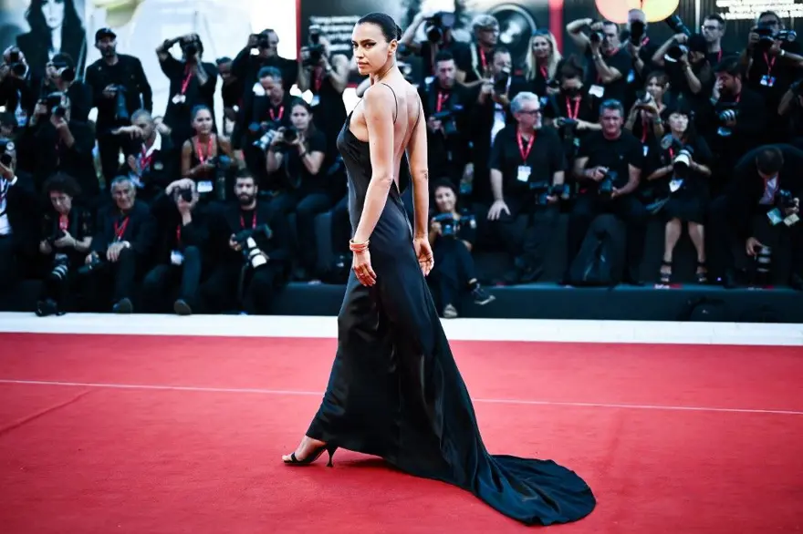 79. Venedik Film Festivali'de Timothee Chalamet'in stili dikkat çekti 10