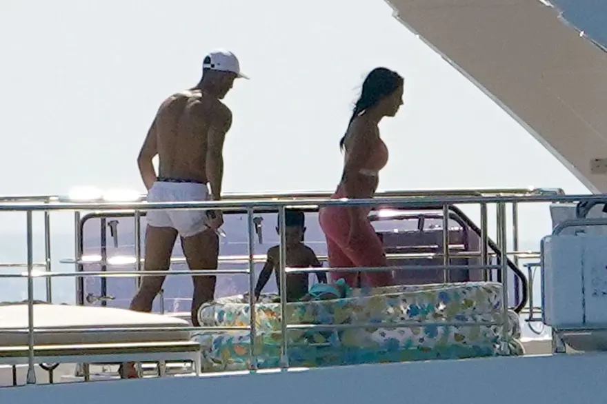 Cristiano Ronaldo 7 milyon dolarlık yatıyla tatilde 5