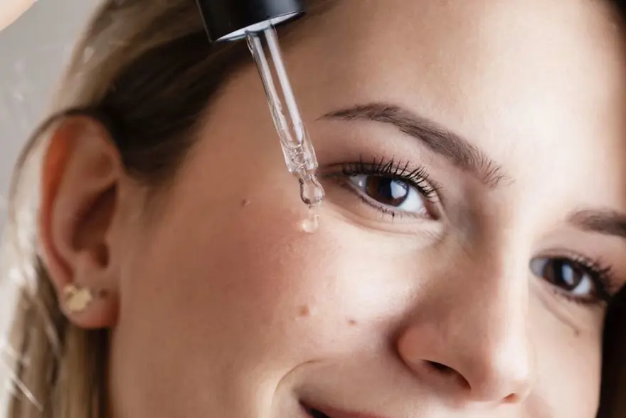 1 damlası gençlik aşısı kadar etkili! Gece sürünce etkisi 2'ye katlanıyor: Kırışıklıkları açıyor, ince çizgileri azaltıyor 2