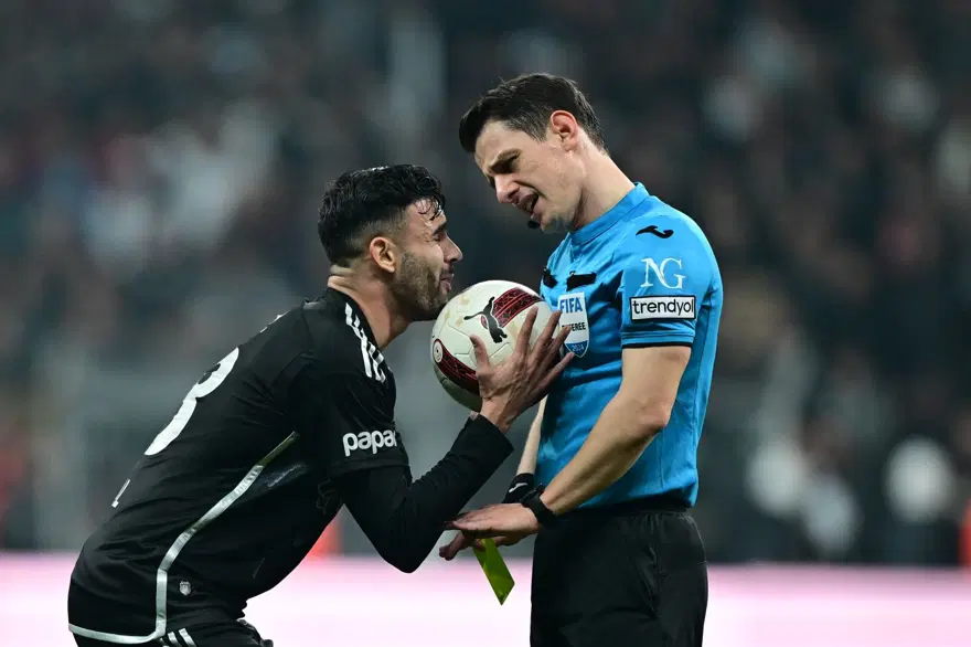 Eski hakemler yorumladı: Beşiktaş-Galatasaray derbisinde Cenk Tosun'un pozisyonunda penaltı var mı? 2