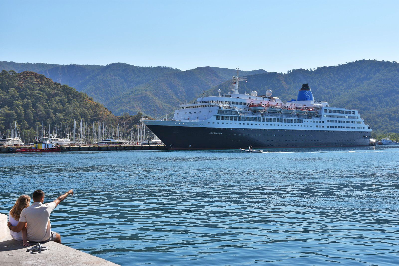 21 ay sonra sezonun ilk kruvaziyer gemisi: 'Blue Sapphire' Marmaris'te
