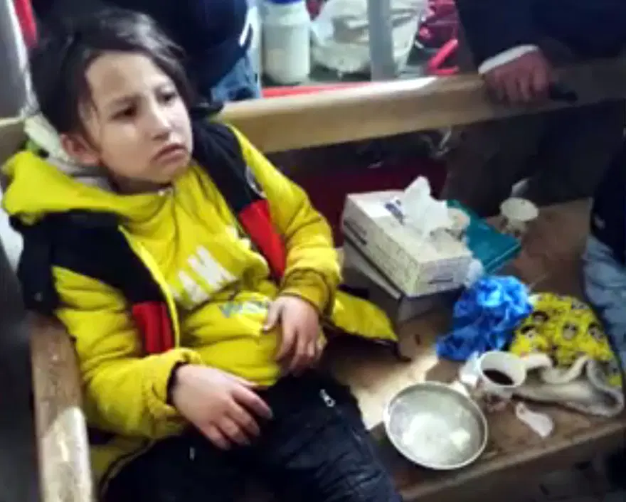 İran sınırında Afgan kadın soğuktan öldü, 2 çocuğu donmak üzereyken bulundu 4