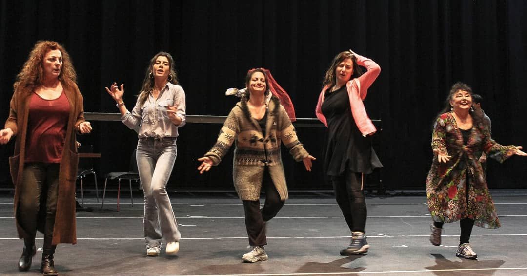 Afişi yayınlanan İzmir’in Kızları için geri sayım (24 kişi, 24 Sezen Aksu şarkısı)