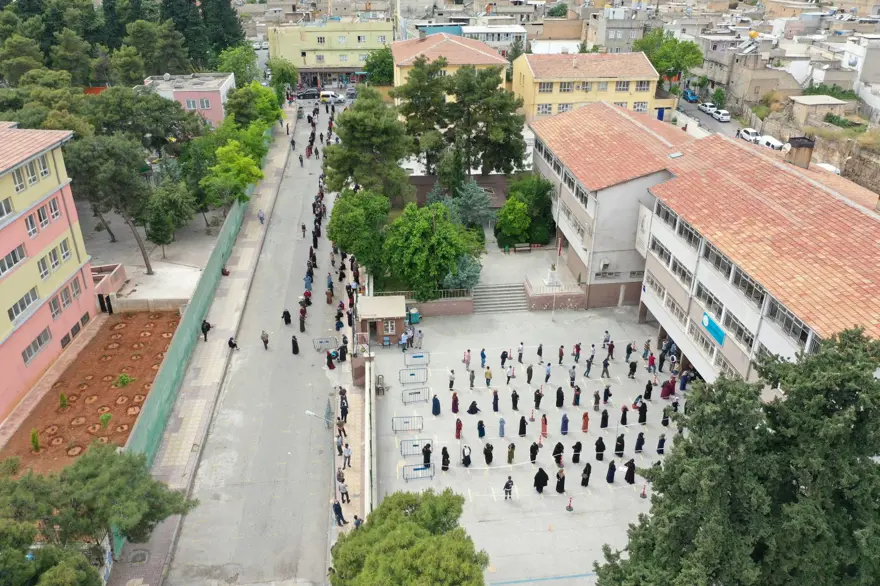 Şanlıurfa Valisi: PTT’deki yoğunluğun önüne geçemiyoruz 5 Şanlıurfa Valisi: PTT’deki yoğunluğun önüne geçemiyoruz 5