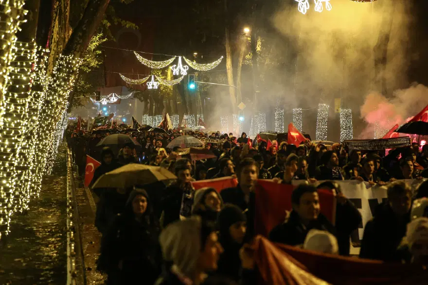 Taraftarlar Beşiktaş'taki saldırıları protesto etmek için yürüdü 15