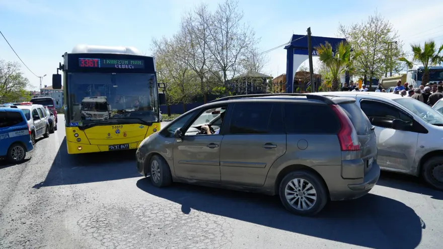Mahalleliden araçlarıyla hafriyat kamyonlarına tepki 2