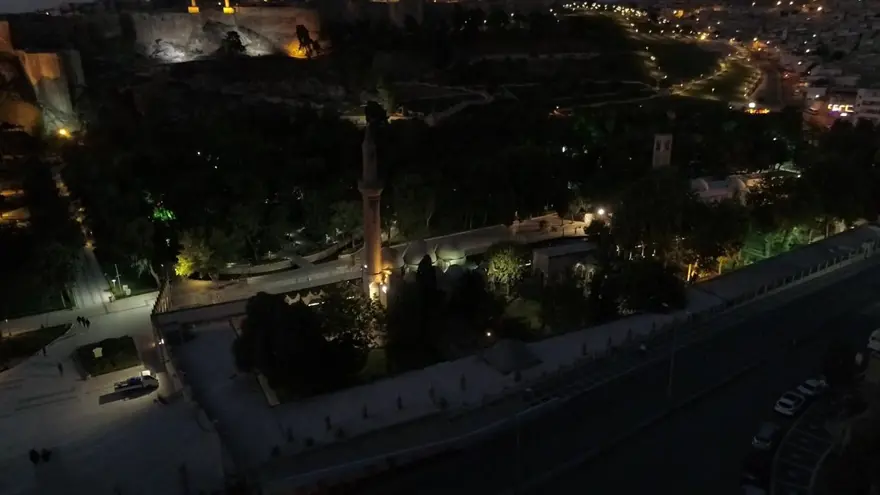 Şanlıurfa'da özel ışıklandırma yapılan tarihi alanlarda kartpostallık görüntüler 25