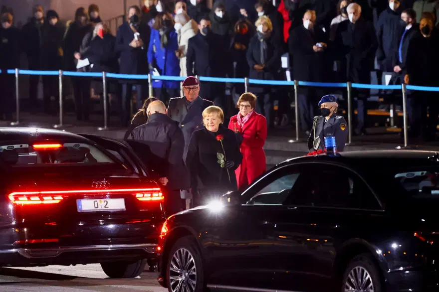 Merkel'e şarkılı veda 5