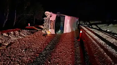 Karabük'te işçi servisi devrildi: 13 yaralı
