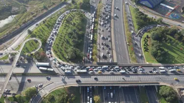 İstanbul'un sabah trafiğinde okul yoğunluğu