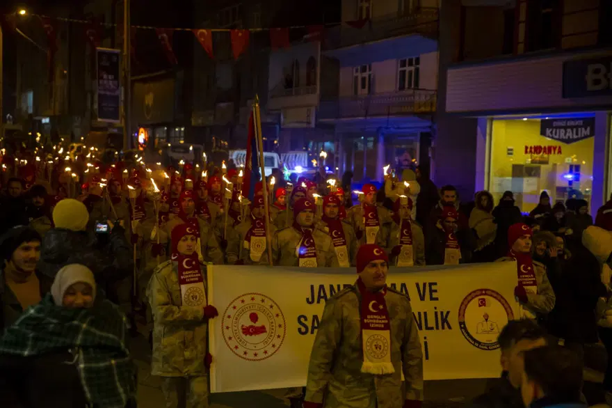 Sarıkamış şehitleri meşaleli yürüyüşle anıldı 5 Sarıkamış şehitleri meşaleli yürüyüşle anıldı 5
