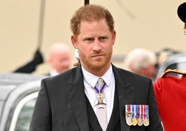 Prens Harry'nin pasaport krizi: Sussex çifti yasal süreç başlattı