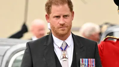 Prens Harry'nin pasaport krizi: Sussex çifti yasal süreç başlattı