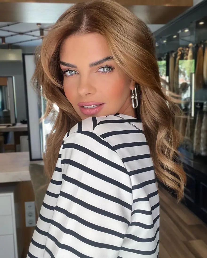 Pelin Karahan'dan estetik yorumu:  Çocukları bile kendilerine benzemiyor 