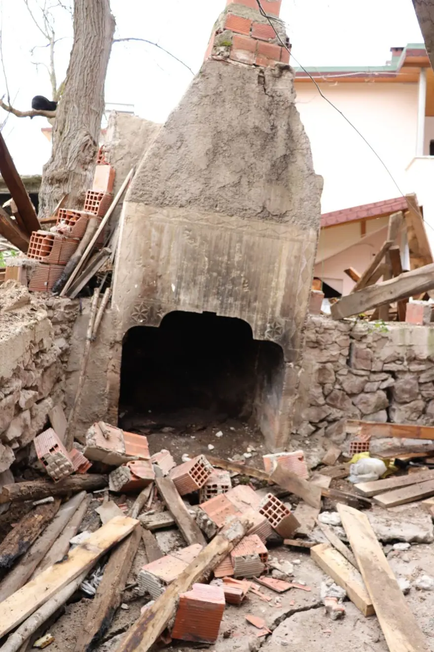 Deprem değil heyelan vurdu 1