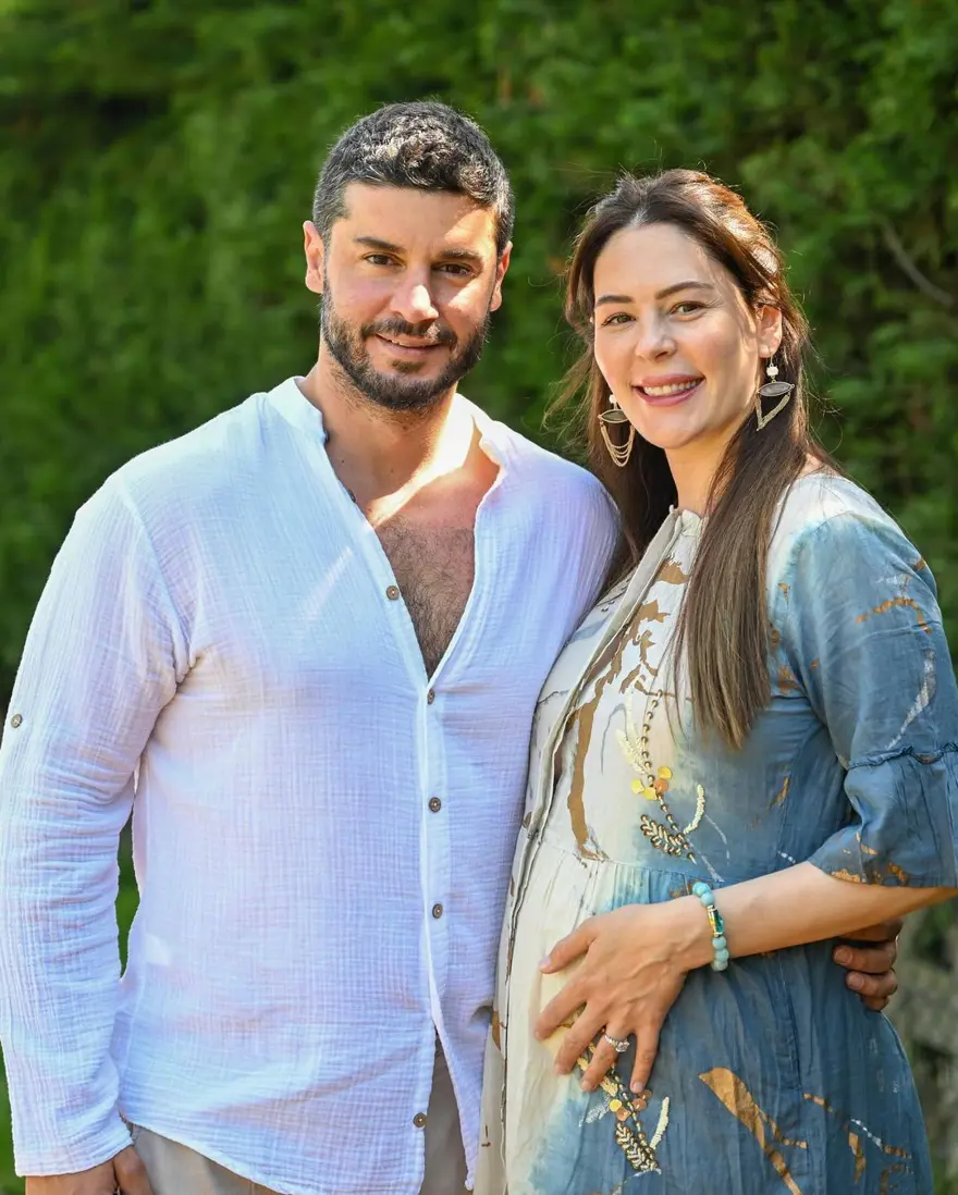 Doğum için gün sayan Berk Oktay ile Yıldız Çağrı Atiksoy'dan yeni pozlar 4