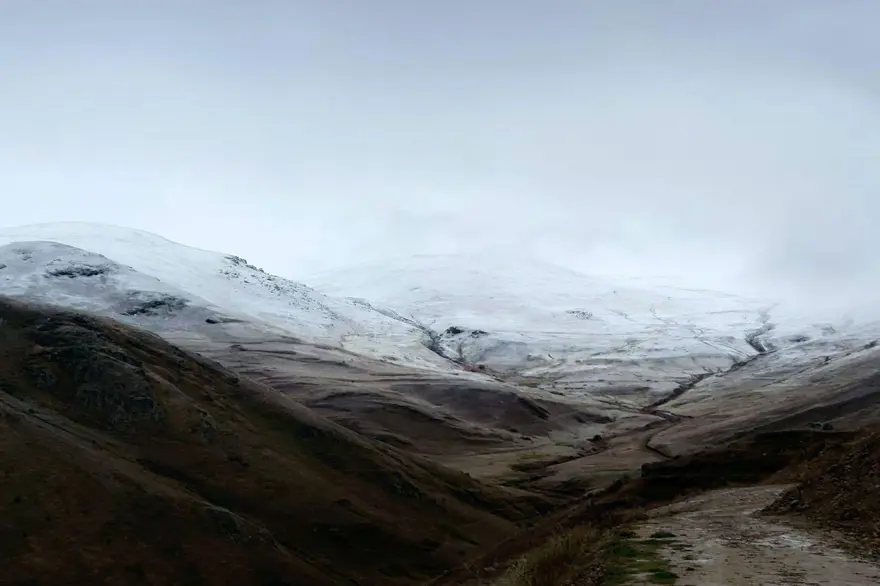 Hava soğudu, gece kar yağdı: Beyaz örtüyle kaplandı 1 Hava soğudu, gece kar yağdı: Beyaz örtüyle kaplandı 1
