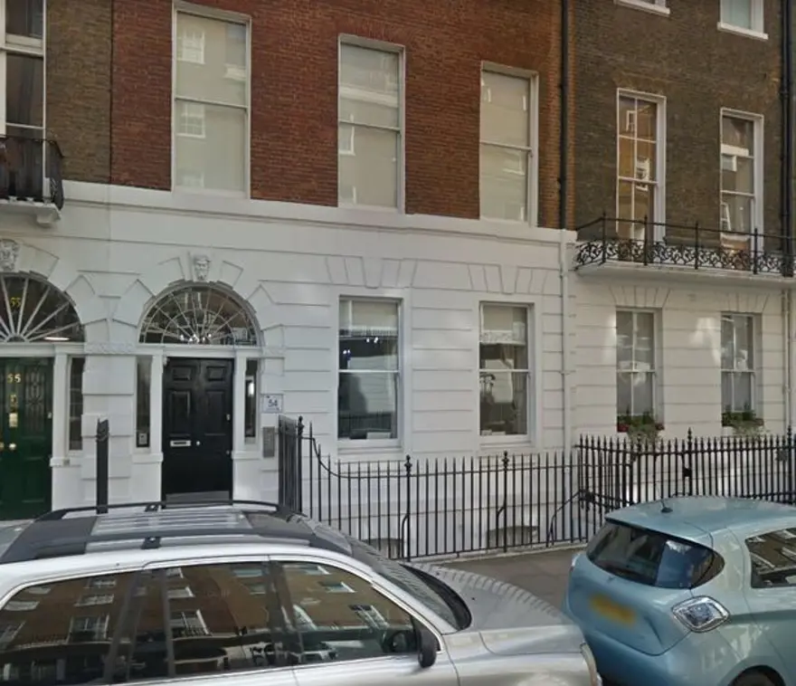 Kraliyet Ailesi'nin ve ünlülerin estetik sırları çalındı 2