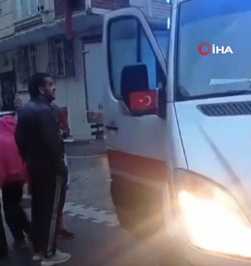 Yeni doğan bebeğini poşete koyup sokağa attı 