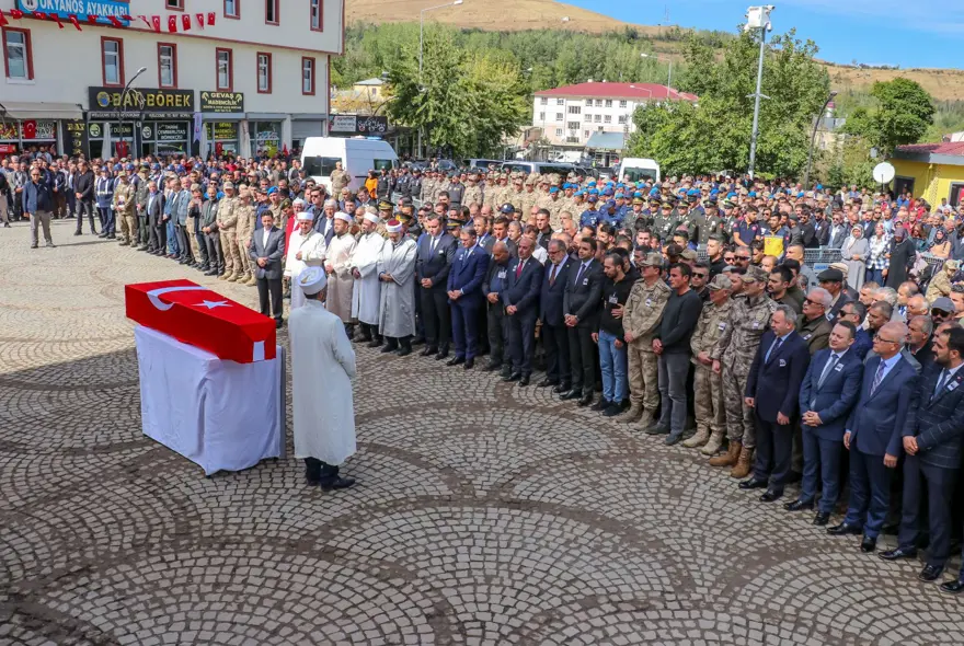 Pençe-Kilit şehidine veda 11