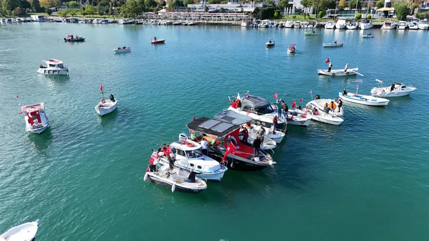 29 Ekim Cumhuriyet Bayramı'nı su altında bayrak açarak kutladılar 5