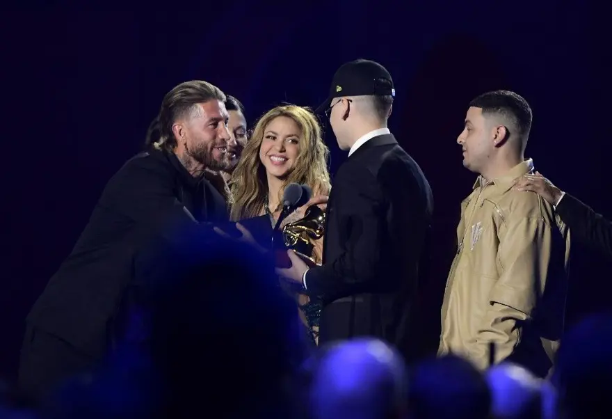Sergio Ramos'tan Pique'den boşanan Shakira'ya ödül 