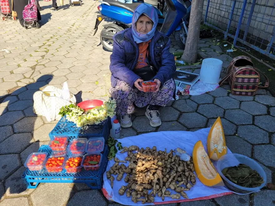 67 yaşında çalışmaktan vazgeçmiyor, paketini 70 liradan satıyor: Toplaması zahmetli ama tadı lezzetli 4