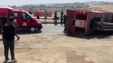 Yangına müdahaleye giden itfaiyeciler kaza yaptı: Beş yaralı