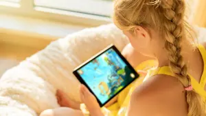 Uzman uyarısı: Çocuklar tatilde günde yarım saat tablet kullanmalı