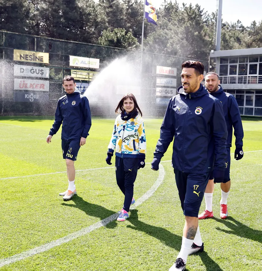 Aziz Yıldırım'ın kızı Yaz, Fenerbahçe antrenmanında 1