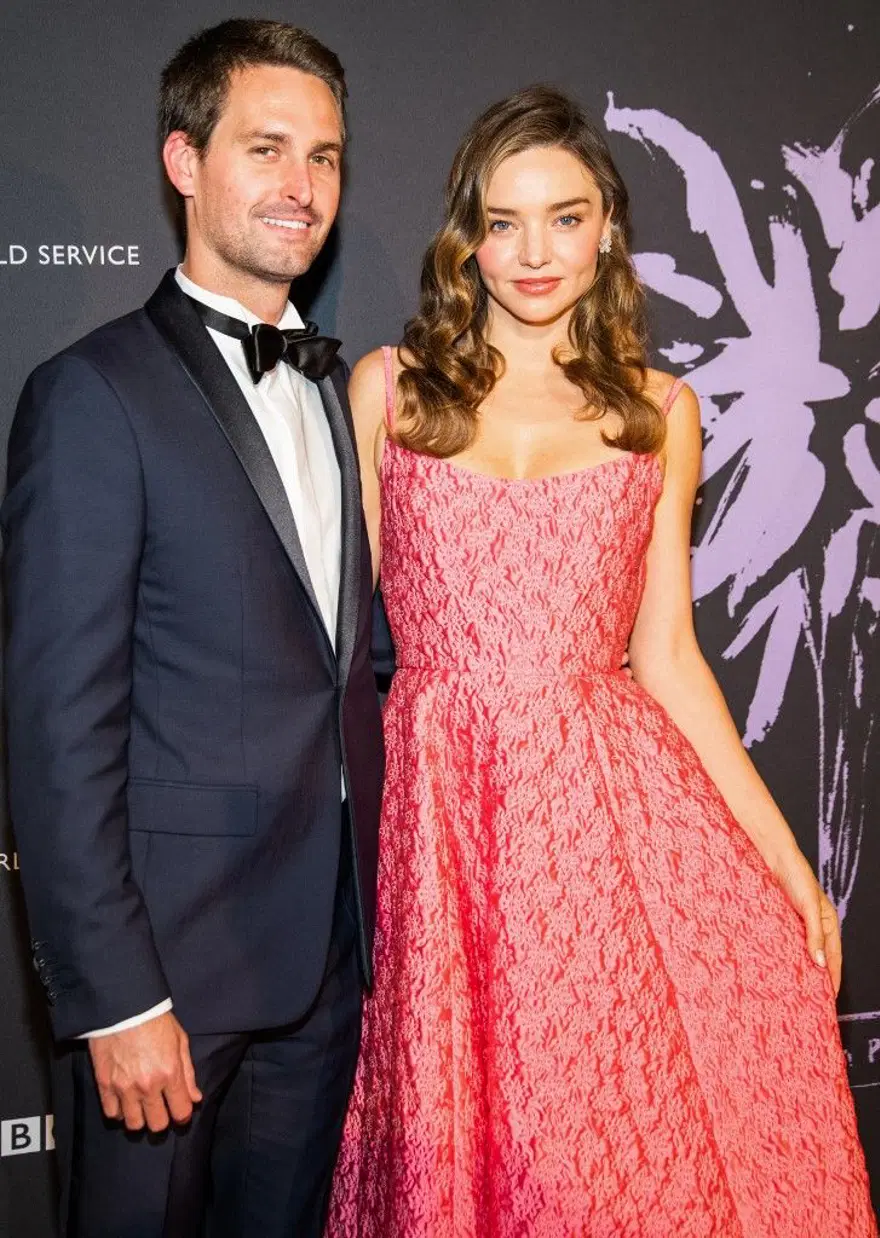 Dördüncü kez anne olacak: Miranda Kerr'den yeni yıl pozu 