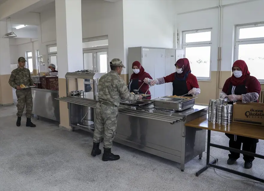Askeri birliklerde corona virüs önlemleri uygulanıyor 5