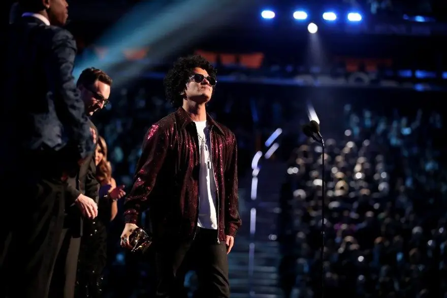 'Geleceğin Michael Jackson'ı Bruno Mars Grammy Ödülleri'ne damga vurdu 10