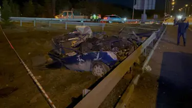 TEM'de feci kaza: Otomobil kağıt gibi ezildi, iki kişi öldü