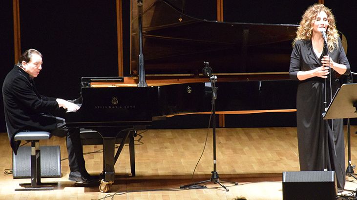 Fazıl Say ve Serenad Bağcan depremzedeler için İzmir'de sahne aldı