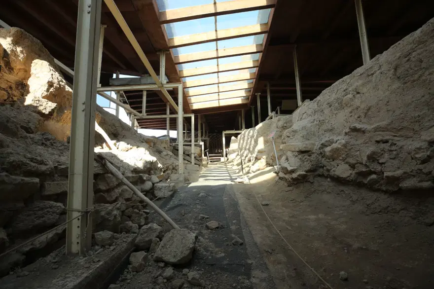 Arslantepe Höyüğü depremde kısmen hasar gördü 3 Arslantepe Höyüğü depremde kısmen hasar gördü 3