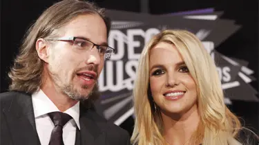 Britney Spears eski menajeri ile nişanlandı