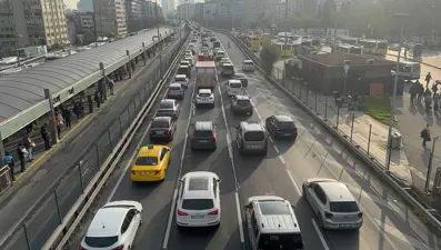 İstanbul'da trafik yoğunluğu yüzde 90'ı buldu