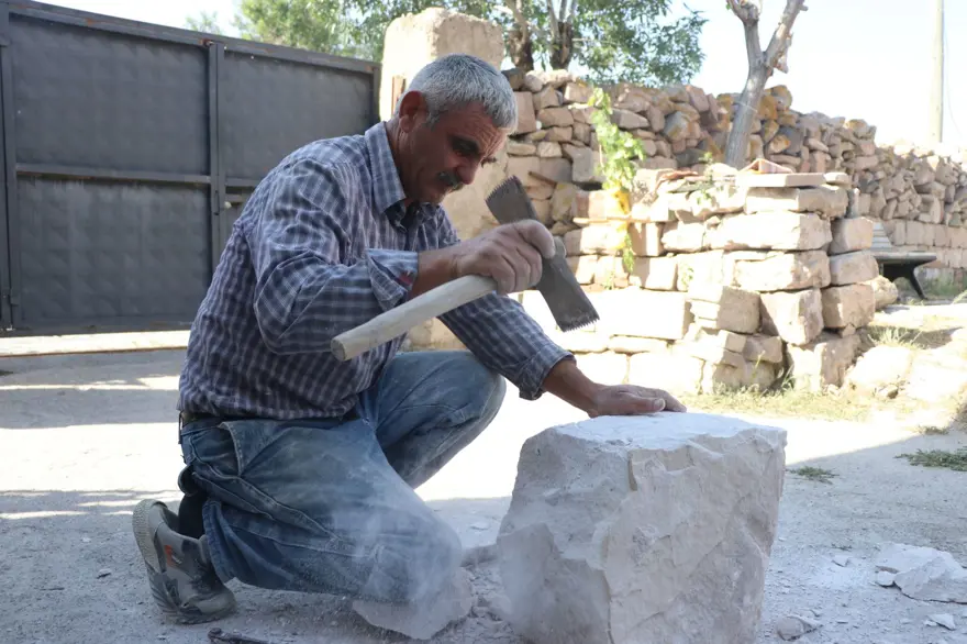 Yoğurdun süzülerek saklanmasını sağlıyor: Bu işe babasının yanında başladı 3
