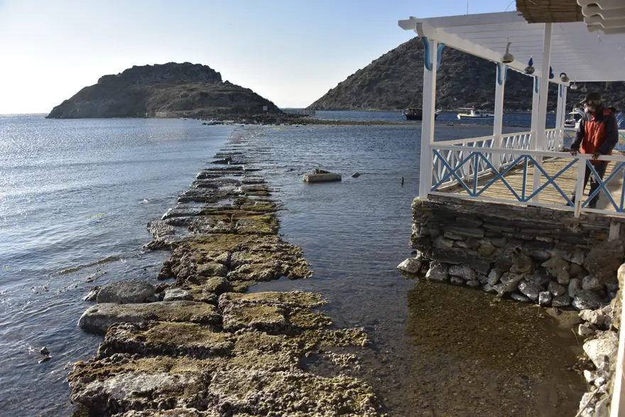 Bodrum'da deniz çekildi tarihi surlar ortaya çıktı 4