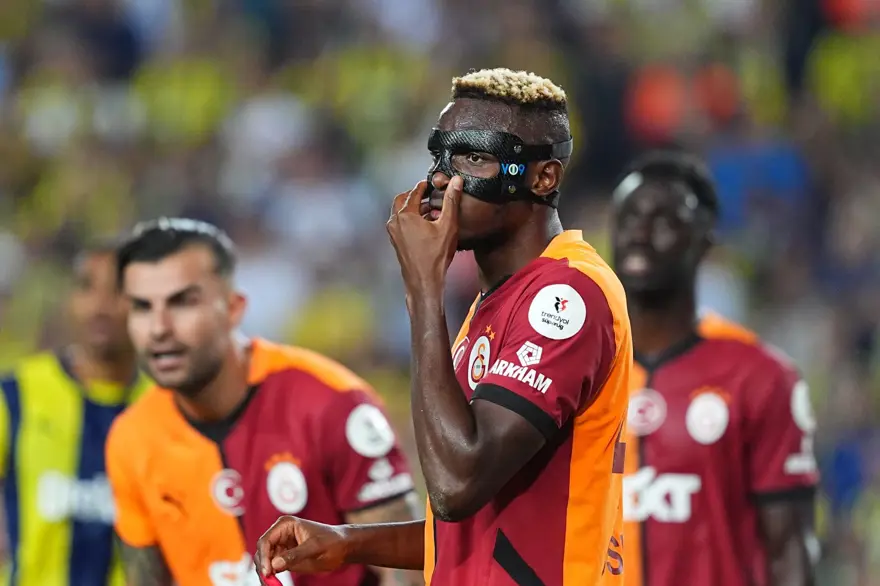 Fenerbahçe Galatasaray derbisi dünya basınında! "Osimhen, Mourinho'yu nakavt etti" 7