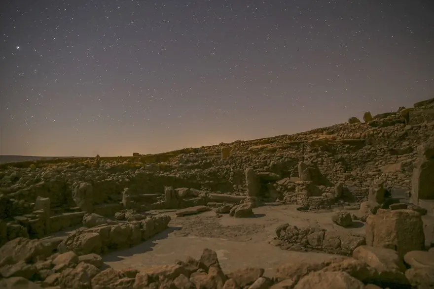 Neolitik dönemin önemli merkezi 'Karahantepe' yıldızların altında 2